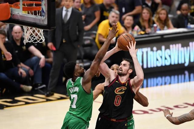 赵继伟30+5+8杨瀚森9+11+3 辽宁力克青岛4连胜